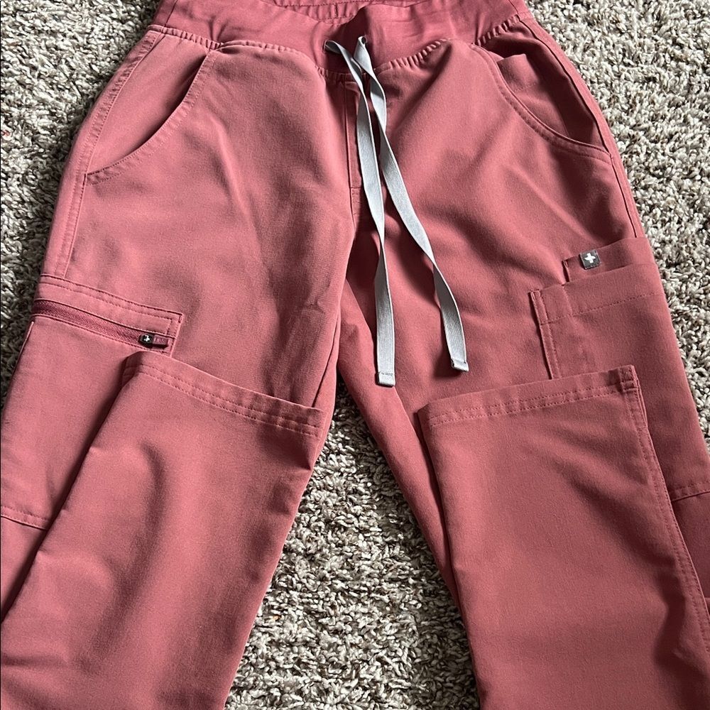 Like New! FIGS High Waisted Dowa Scrub Pants Mauve in Size XXS/T - Picture 16 of 16